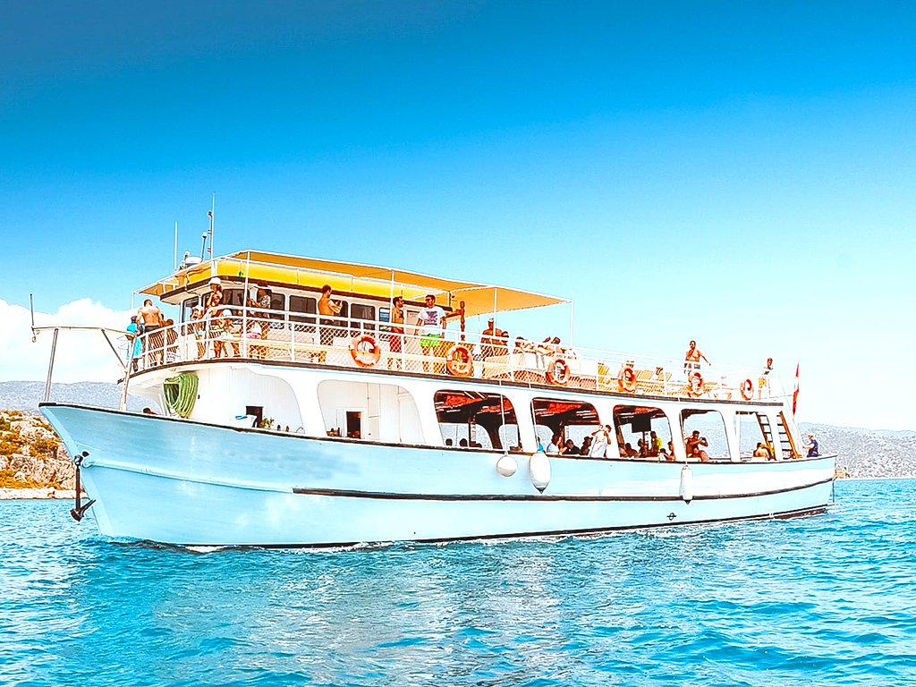Kemer Tekne Turu