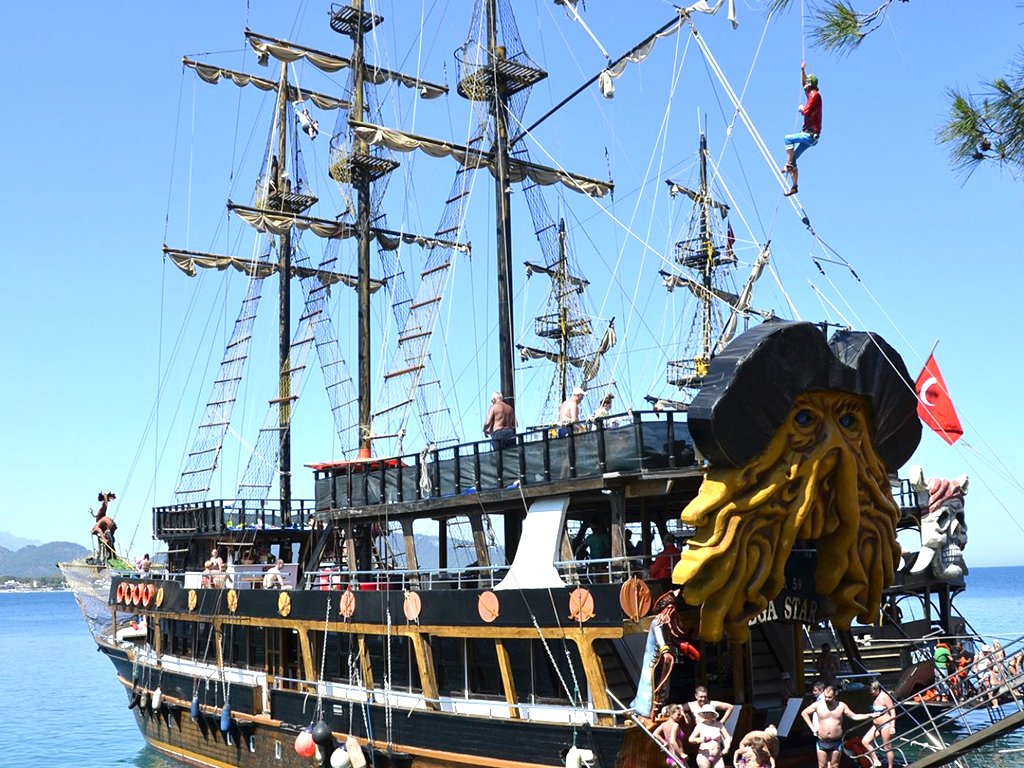 Kemer Korsan Tekne Turu