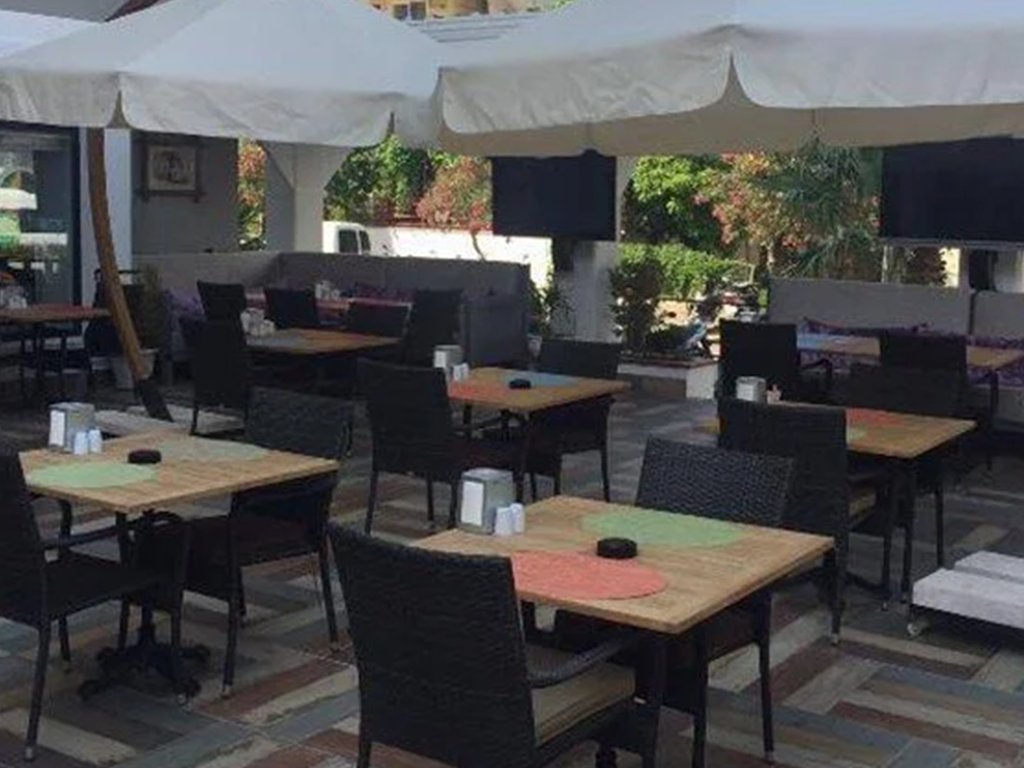 ARYES DELUXE HOTEL