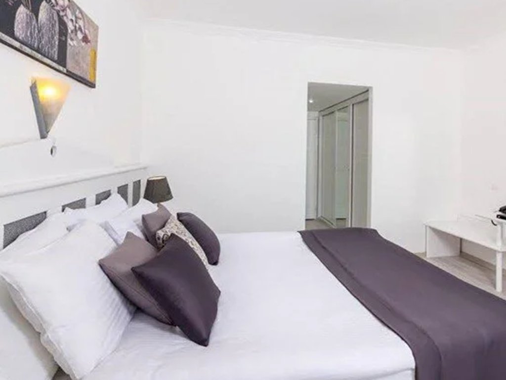 ARYES DELUXE HOTEL