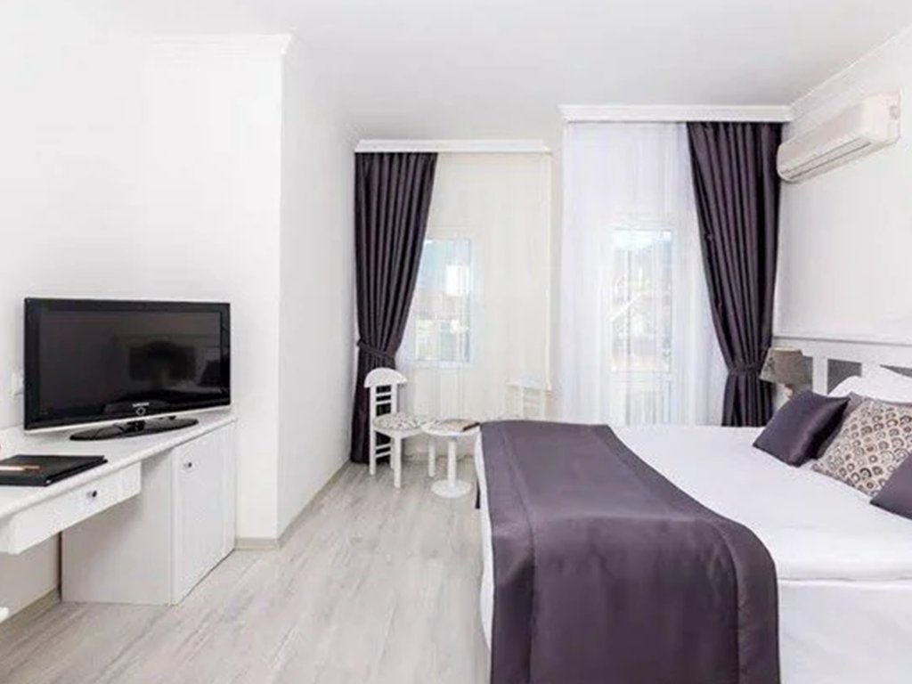 ARYES DELUXE HOTEL